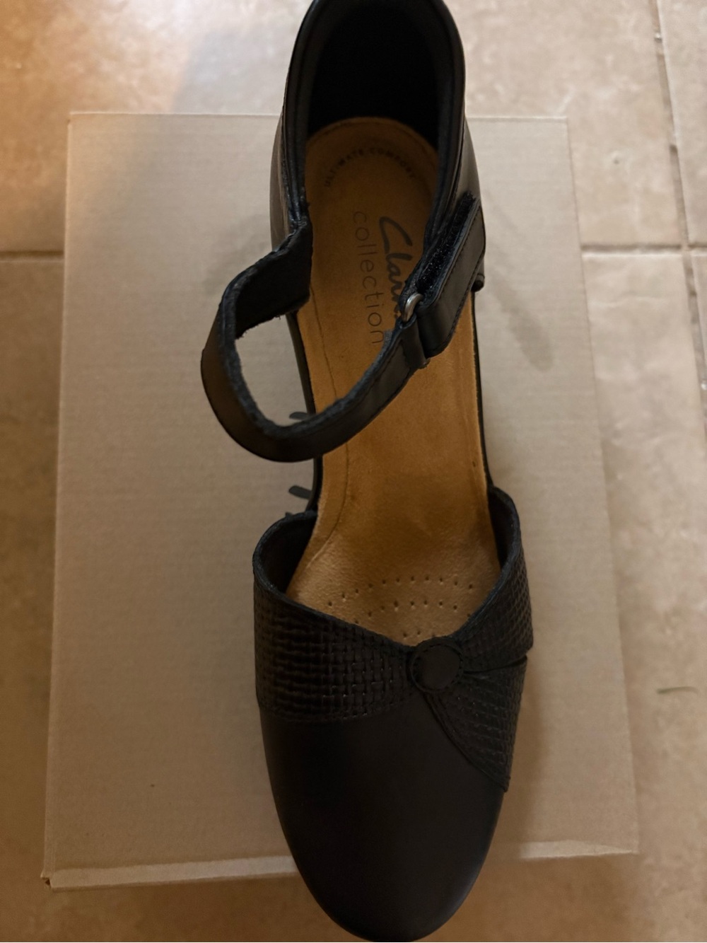 Clarks Collection Emily Rae Black Leather Ankle Strap Pumps Size 8.5 M NIB - Picture 2 of 3